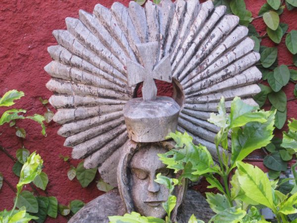 Garden statue in the Museo de la Mascara courtyard in San Miguel de Allende