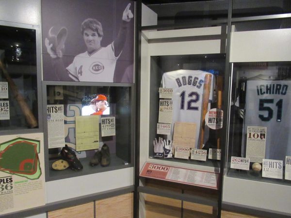 Pete Rose of the Cincinnati Reds celebrates hit number 4,192